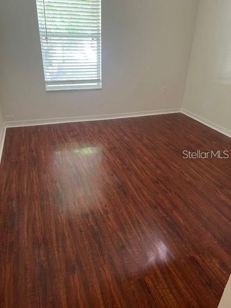 En Venta: $420,000 (4 camas, 2 baños, 2411 Pies cuadrados)