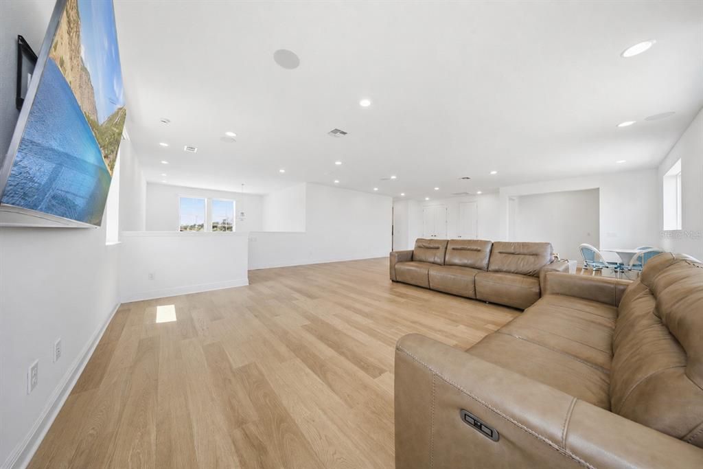 En Venta: $1,149,000 (4 camas, 4 baños, 4226 Pies cuadrados)