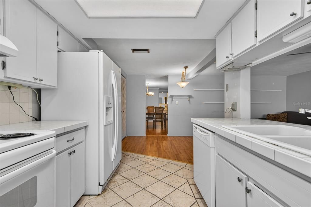 For Sale: $220,000 (3 beds, 2 baths, 1625 Square Feet)