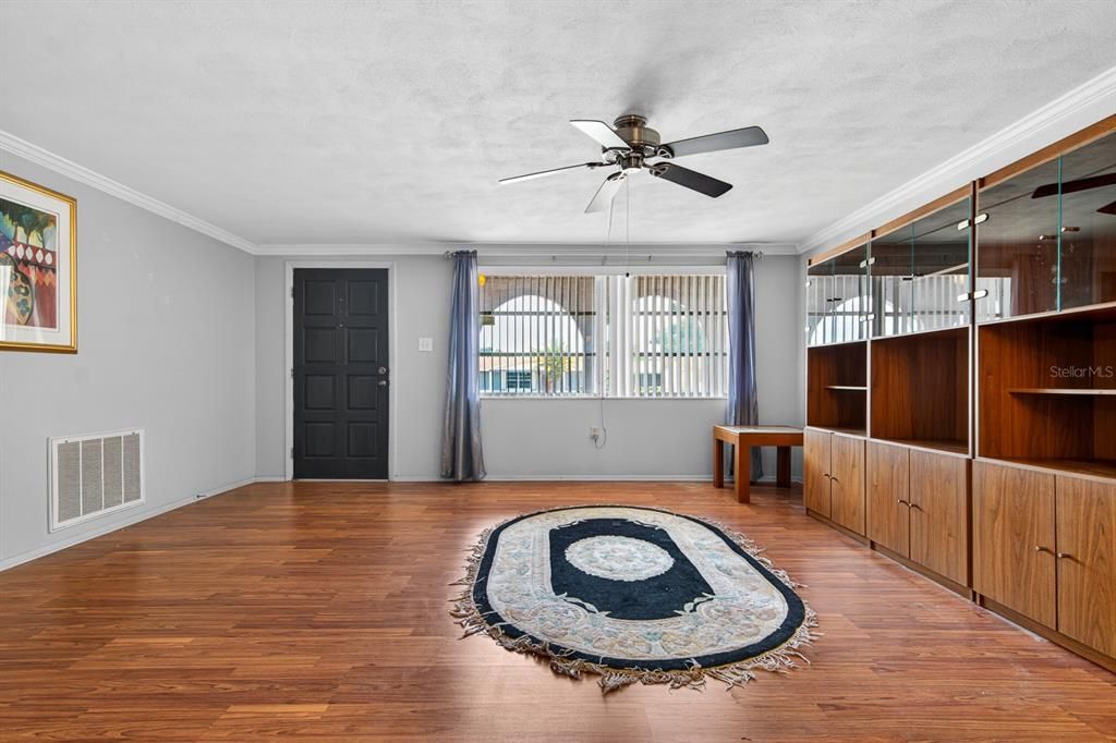 For Sale: $220,000 (3 beds, 2 baths, 1625 Square Feet)