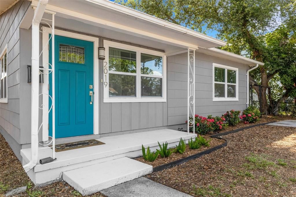 Active With Contract: $305,000 (3 beds, 1 baths, 1039 Square Feet)