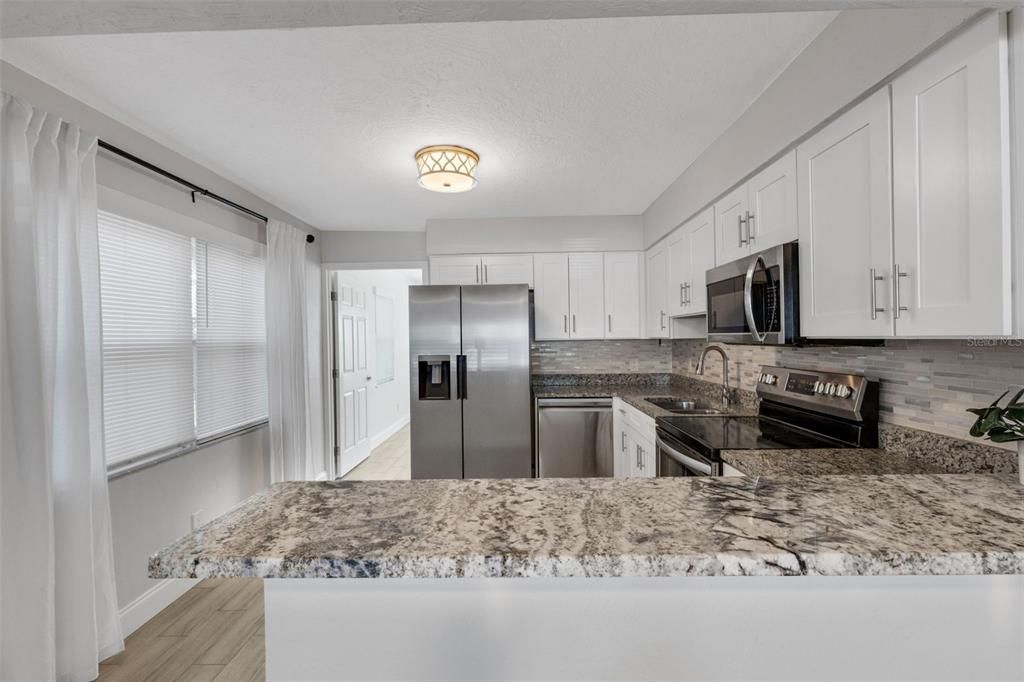 Active With Contract: $305,000 (3 beds, 1 baths, 1039 Square Feet)