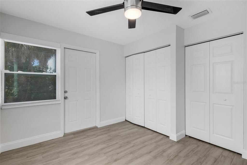 Active With Contract: $305,000 (3 beds, 1 baths, 1039 Square Feet)