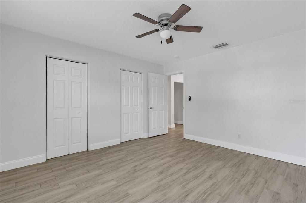 Active With Contract: $305,000 (3 beds, 1 baths, 1039 Square Feet)