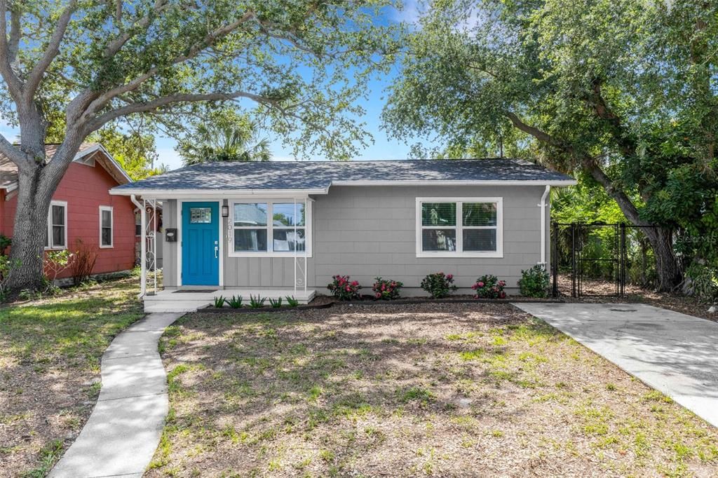 Active With Contract: $305,000 (3 beds, 1 baths, 1039 Square Feet)