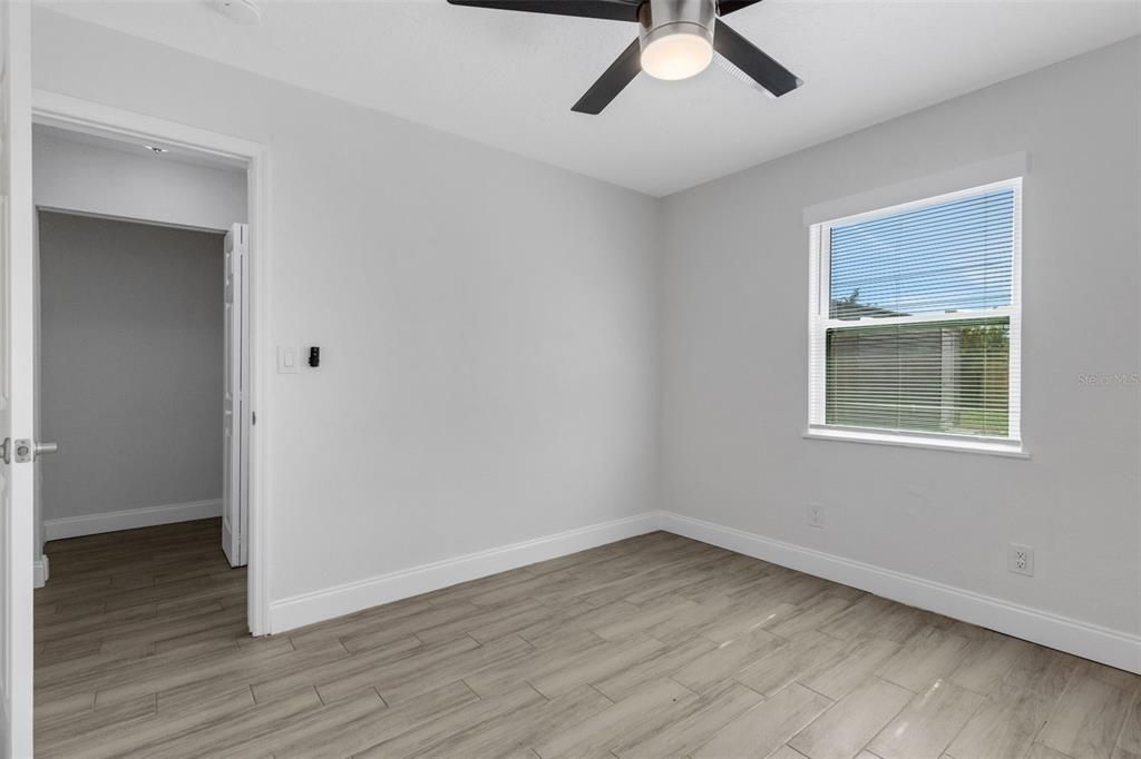 Active With Contract: $305,000 (3 beds, 1 baths, 1039 Square Feet)