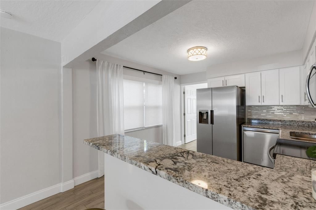 Active With Contract: $305,000 (3 beds, 1 baths, 1039 Square Feet)