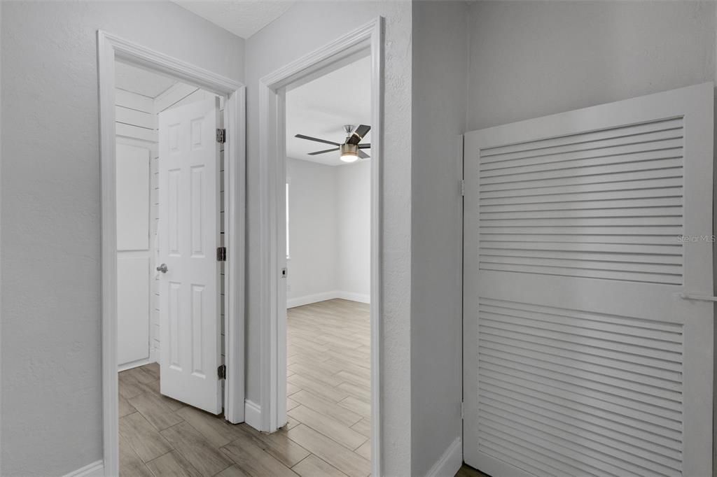 Active With Contract: $305,000 (3 beds, 1 baths, 1039 Square Feet)