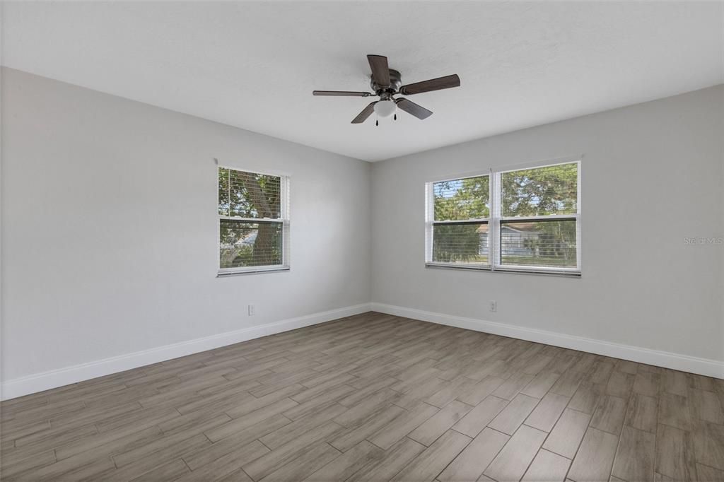 Active With Contract: $305,000 (3 beds, 1 baths, 1039 Square Feet)