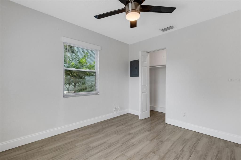 Active With Contract: $305,000 (3 beds, 1 baths, 1039 Square Feet)