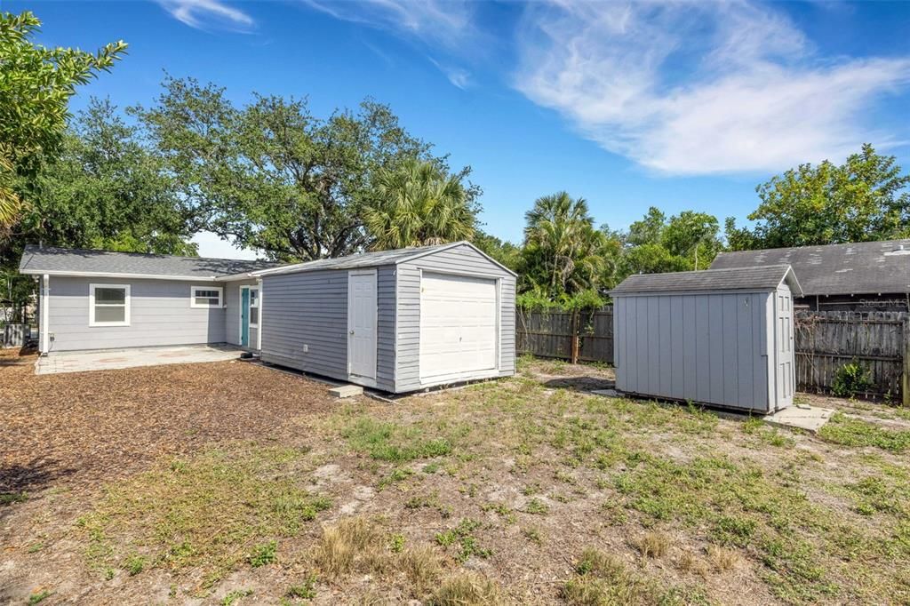 Active With Contract: $305,000 (3 beds, 1 baths, 1039 Square Feet)
