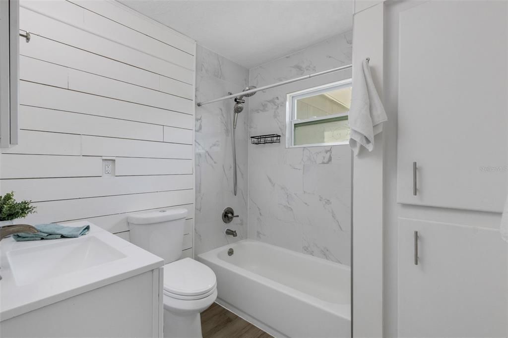 Active With Contract: $305,000 (3 beds, 1 baths, 1039 Square Feet)