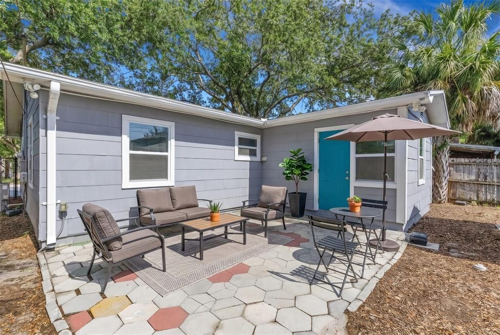 Active With Contract: $305,000 (3 beds, 1 baths, 1039 Square Feet)