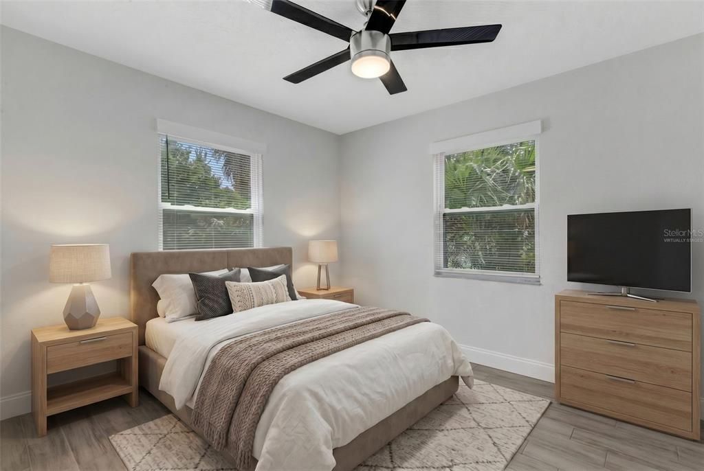 Active With Contract: $305,000 (3 beds, 1 baths, 1039 Square Feet)