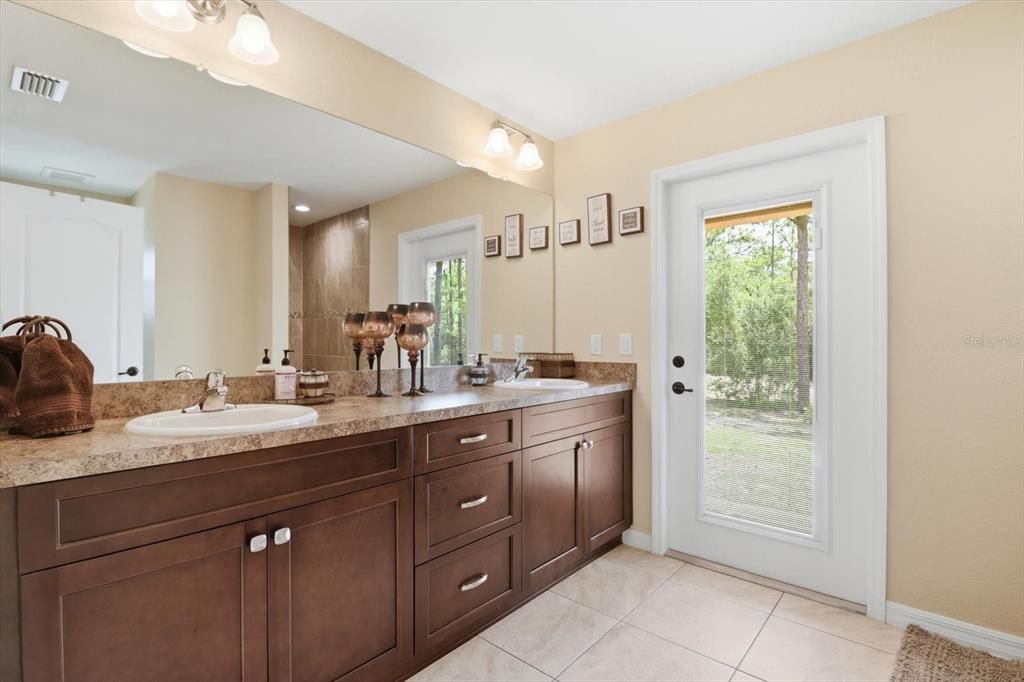 For Sale: $449,000 (3 beds, 2 baths, 1936 Square Feet)