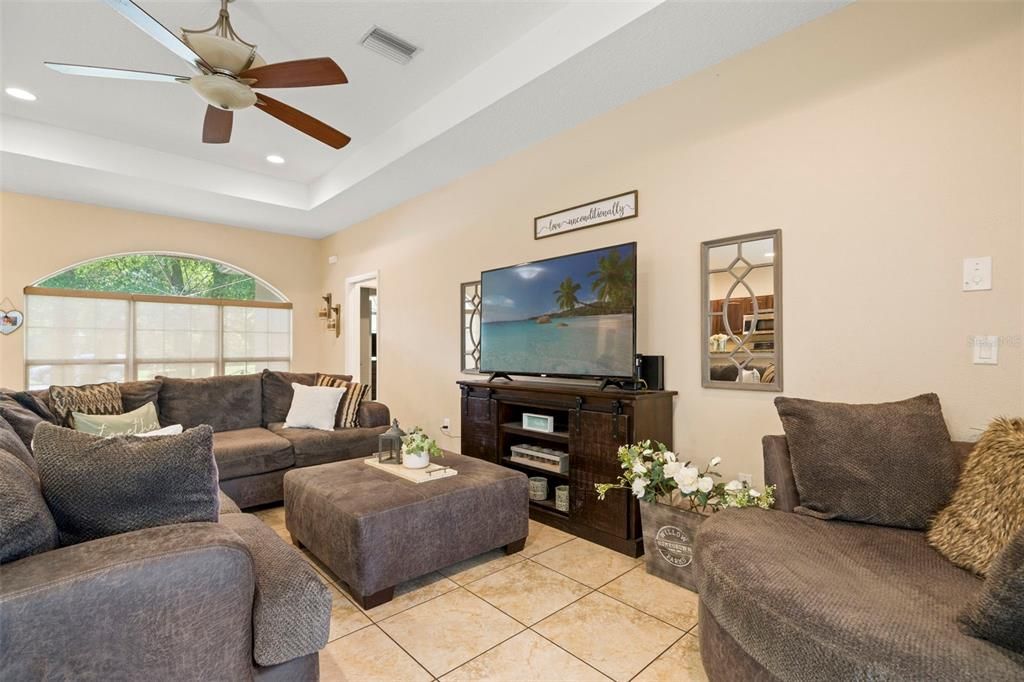 For Sale: $339,900 (3 beds, 2 baths, 1610 Square Feet)