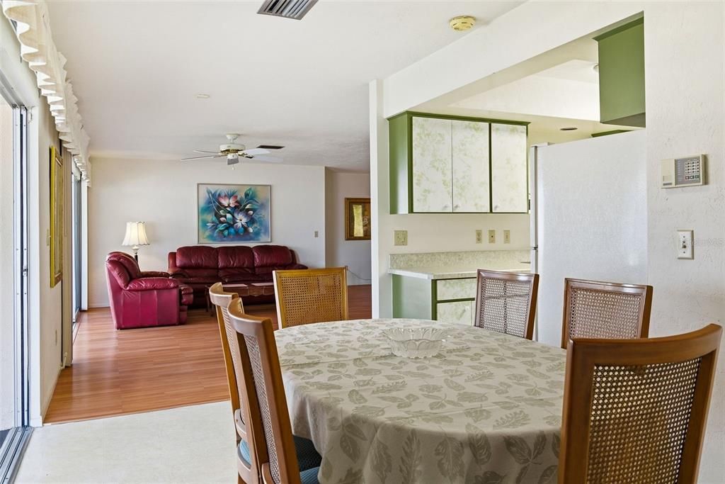 На продажу: $449,000 (3 спален, 2 ванн, 1714 Квадратных фут)