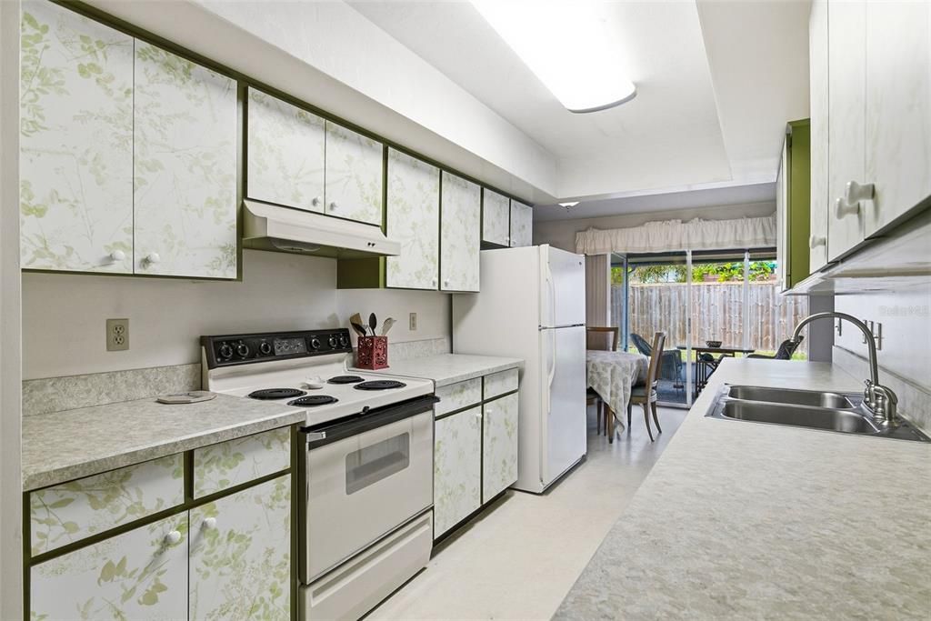На продажу: $449,000 (3 спален, 2 ванн, 1714 Квадратных фут)
