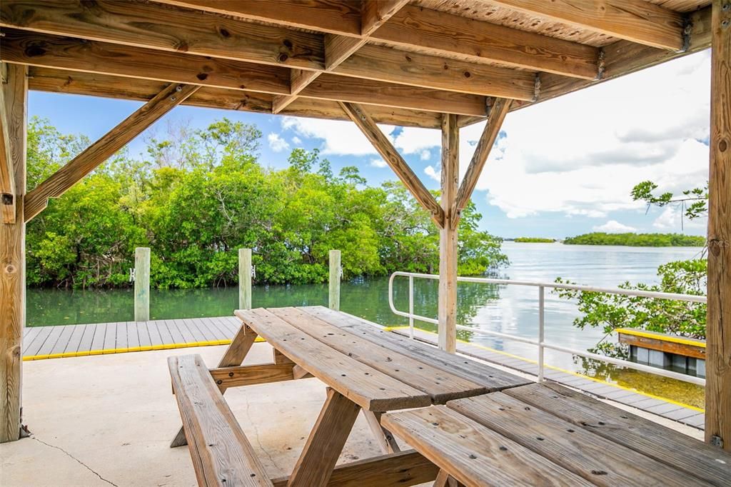 На продажу: $449,000 (3 спален, 2 ванн, 1714 Квадратных фут)