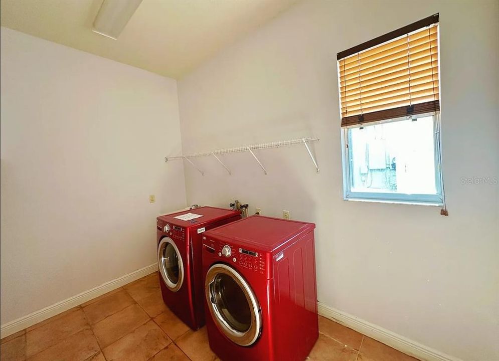 For Rent: $3,200 (4 beds, 3 baths, 2804 Square Feet)