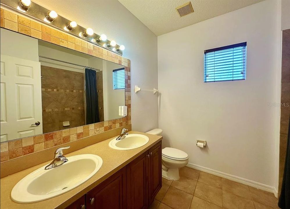 For Rent: $3,200 (4 beds, 3 baths, 2804 Square Feet)