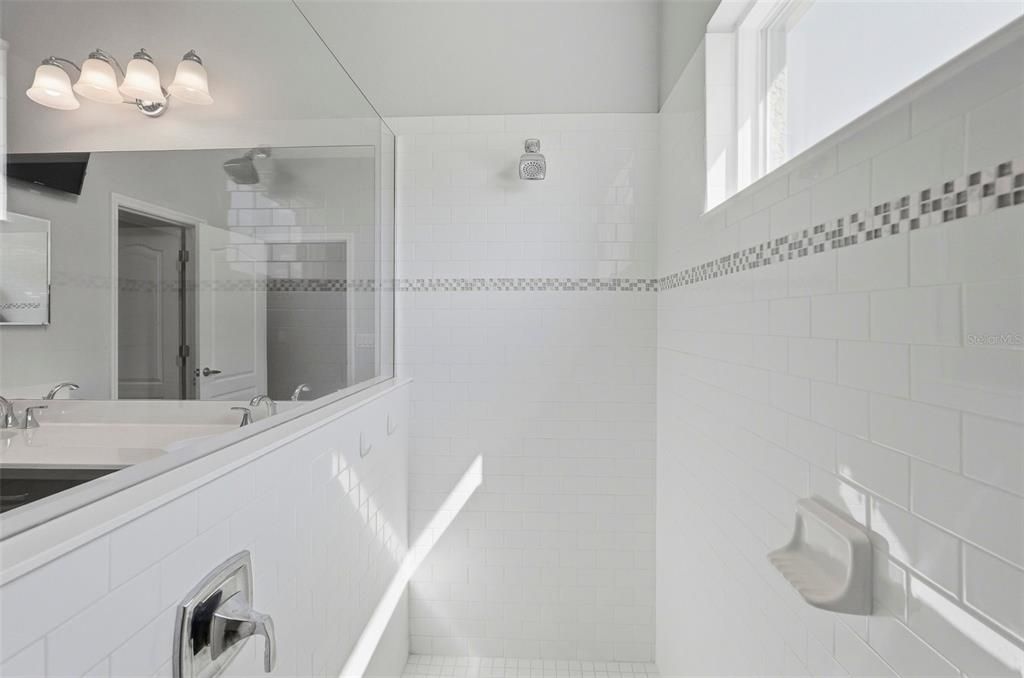 Activo con contrato: $579,000 (3 camas, 2 baños, 2222 Pies cuadrados)
