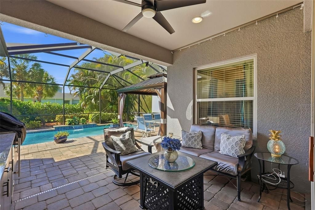 Activo con contrato: $579,000 (3 camas, 2 baños, 2222 Pies cuadrados)