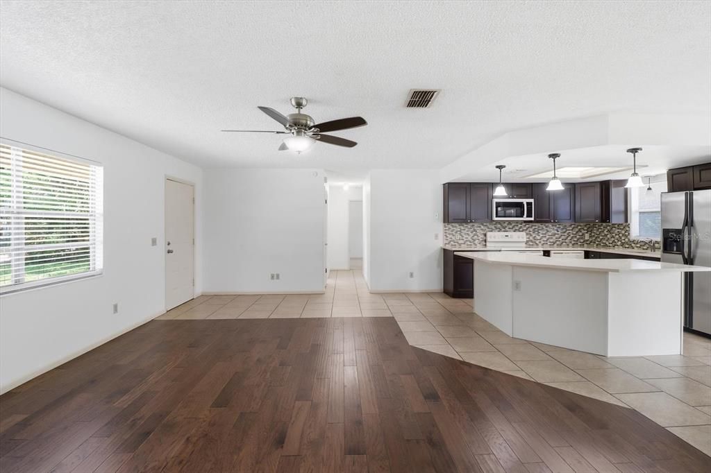 En Venta: $230,000 (2 camas, 2 baños, 1222 Pies cuadrados)