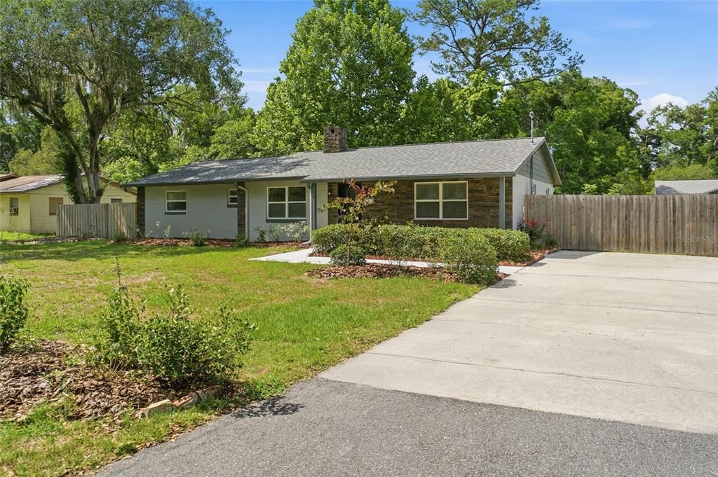 Active With Contract: $249,000 (3 beds, 2 baths, 1696 Square Feet)