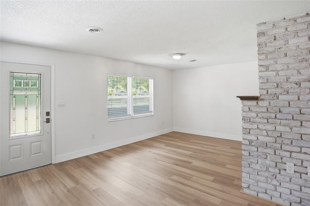 Active With Contract: $249,000 (3 beds, 2 baths, 1696 Square Feet)