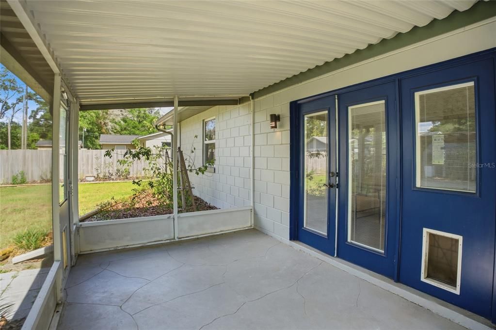Active With Contract: $249,000 (3 beds, 2 baths, 1696 Square Feet)