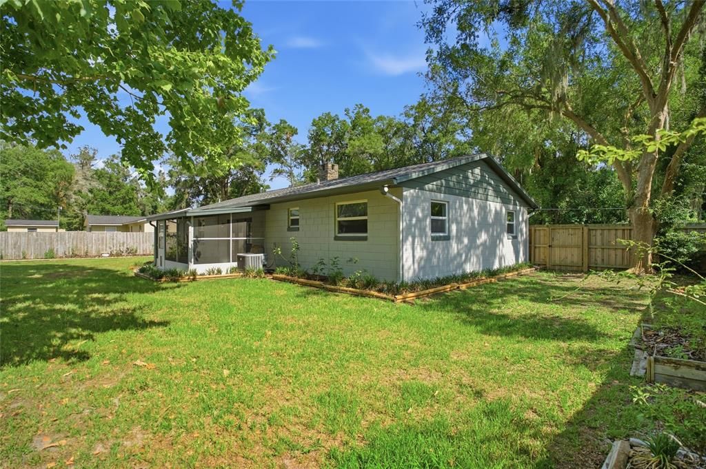 Active With Contract: $249,000 (3 beds, 2 baths, 1696 Square Feet)