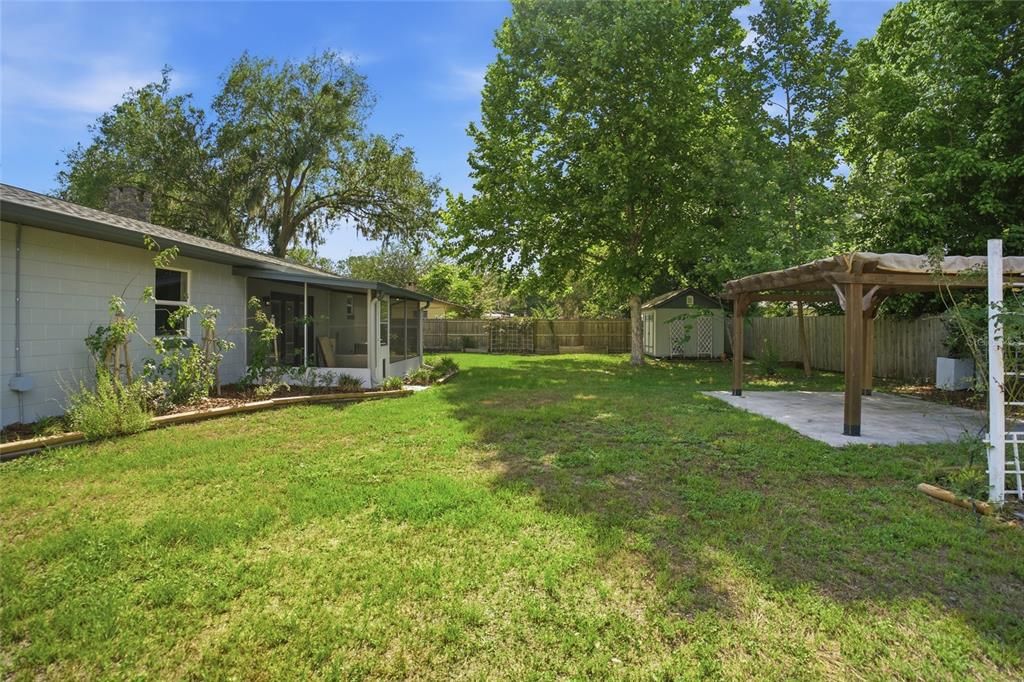 Active With Contract: $249,000 (3 beds, 2 baths, 1696 Square Feet)