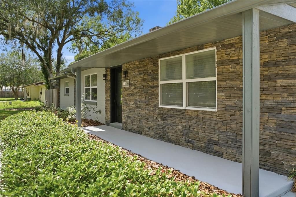 Active With Contract: $249,000 (3 beds, 2 baths, 1696 Square Feet)