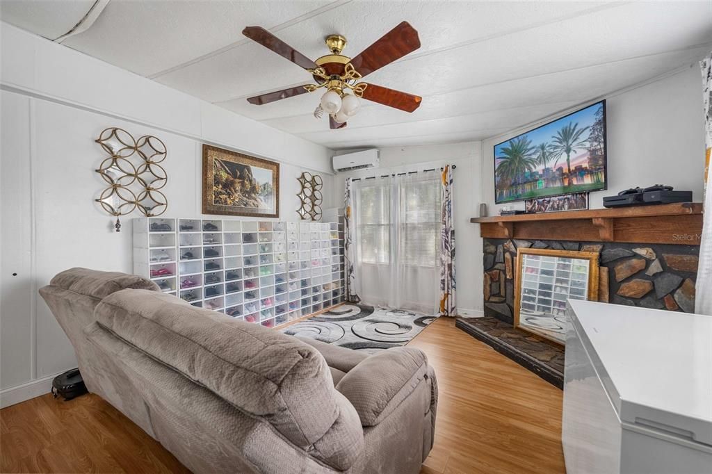 For Sale: $175,000 (3 beds, 2 baths, 1358 Square Feet)