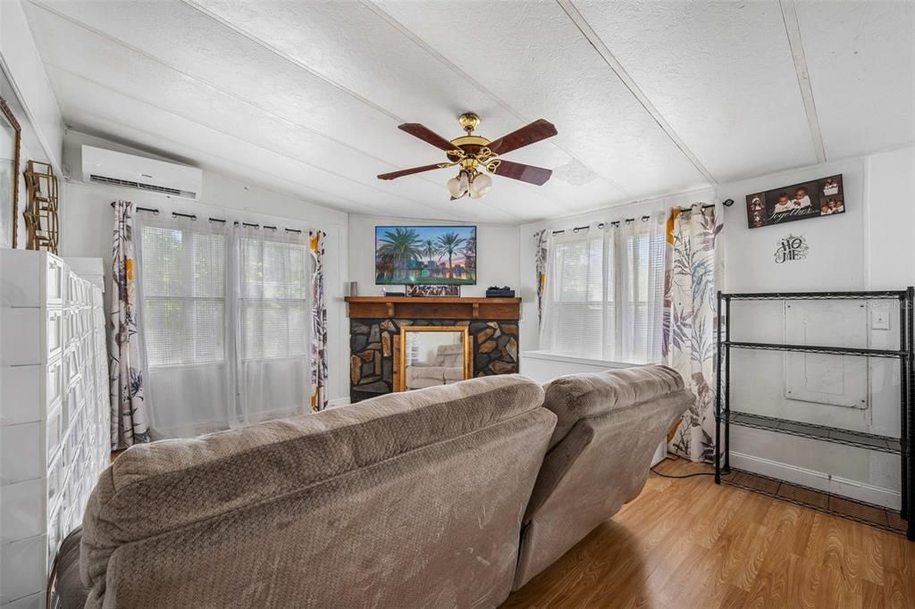 For Sale: $175,000 (3 beds, 2 baths, 1358 Square Feet)