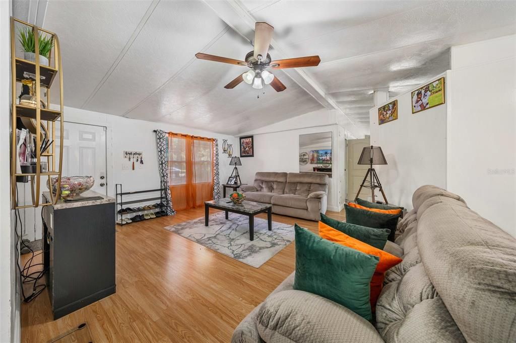 For Sale: $175,000 (3 beds, 2 baths, 1358 Square Feet)