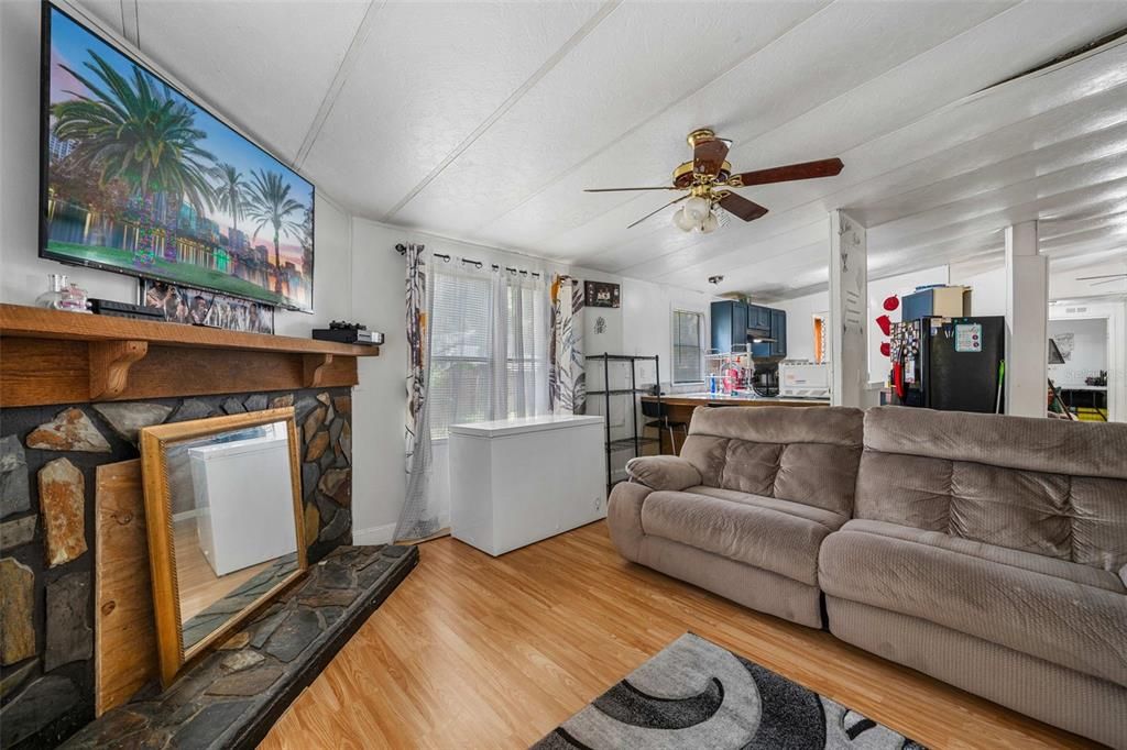 For Sale: $175,000 (3 beds, 2 baths, 1358 Square Feet)
