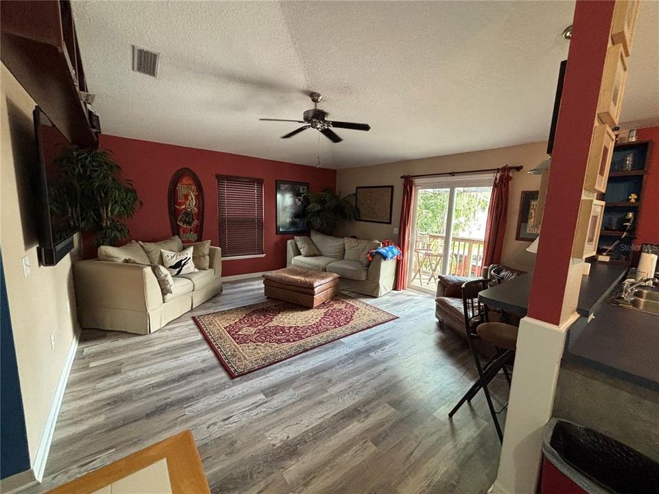 For Rent: $2,450 (3 beds, 1 baths, 1040 Square Feet)