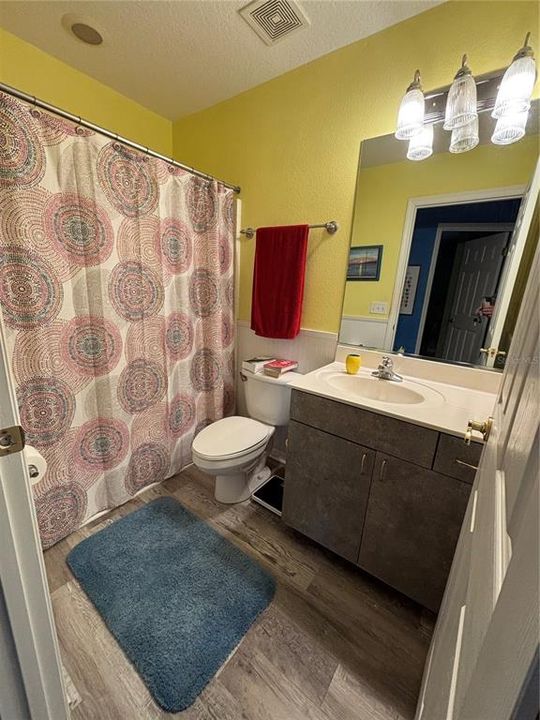 For Rent: $2,450 (3 beds, 1 baths, 1040 Square Feet)