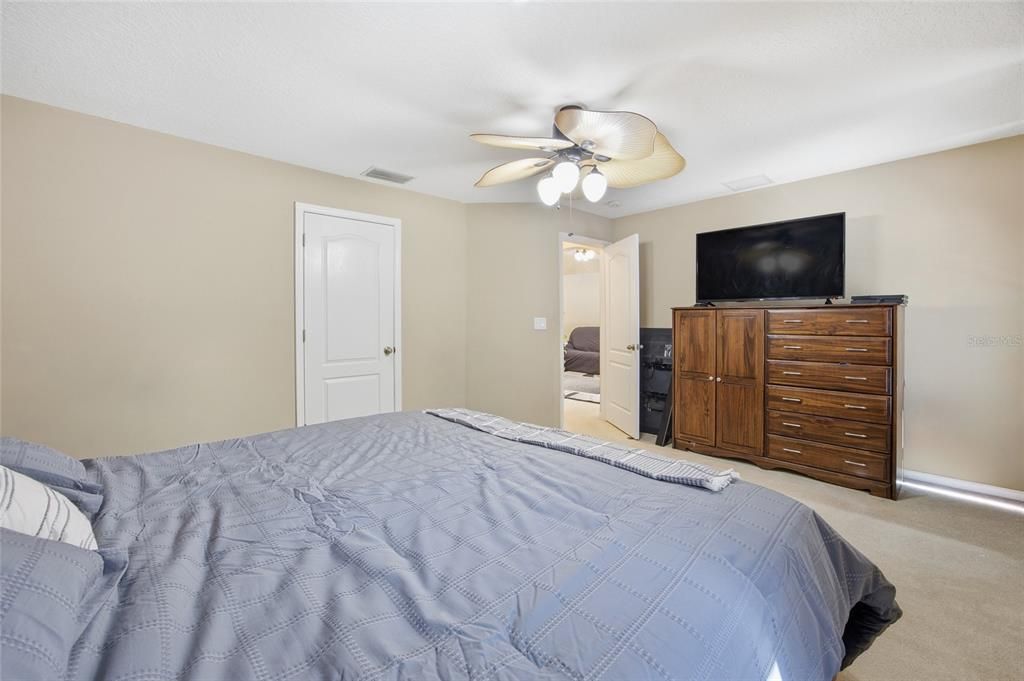 En Venta: $349,999 (3 camas, 2 baños, 1924 Pies cuadrados)