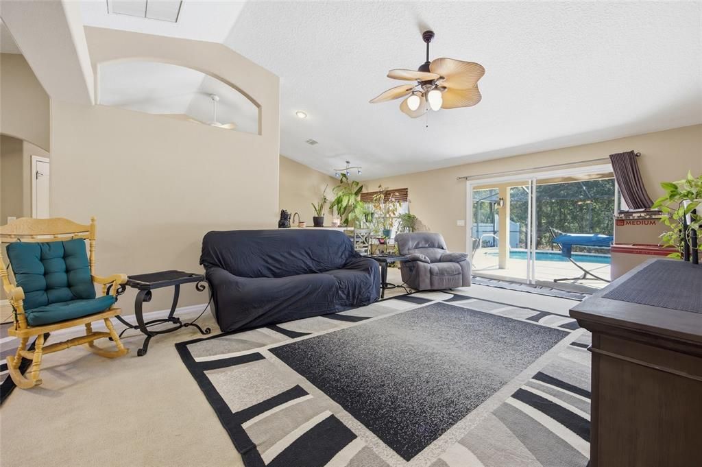 En Venta: $349,999 (3 camas, 2 baños, 1924 Pies cuadrados)