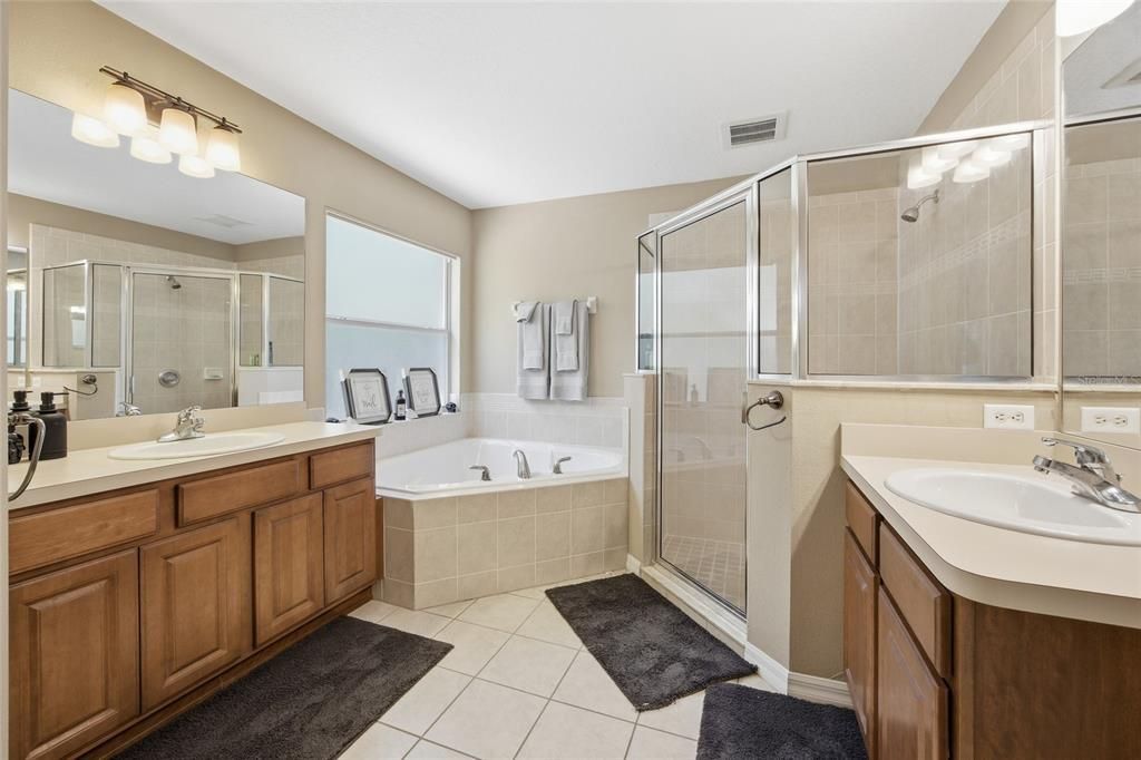 En Venta: $349,999 (3 camas, 2 baños, 1924 Pies cuadrados)