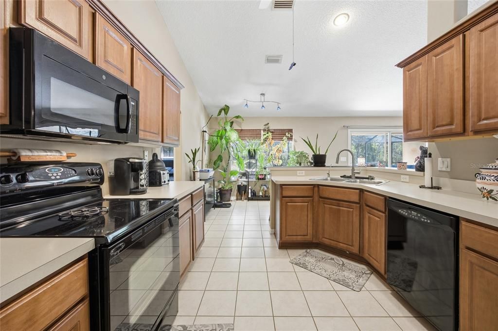 En Venta: $349,999 (3 camas, 2 baños, 1924 Pies cuadrados)