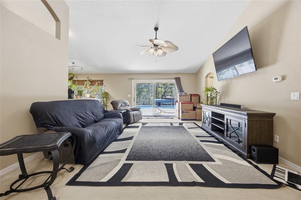 En Venta: $349,999 (3 camas, 2 baños, 1924 Pies cuadrados)
