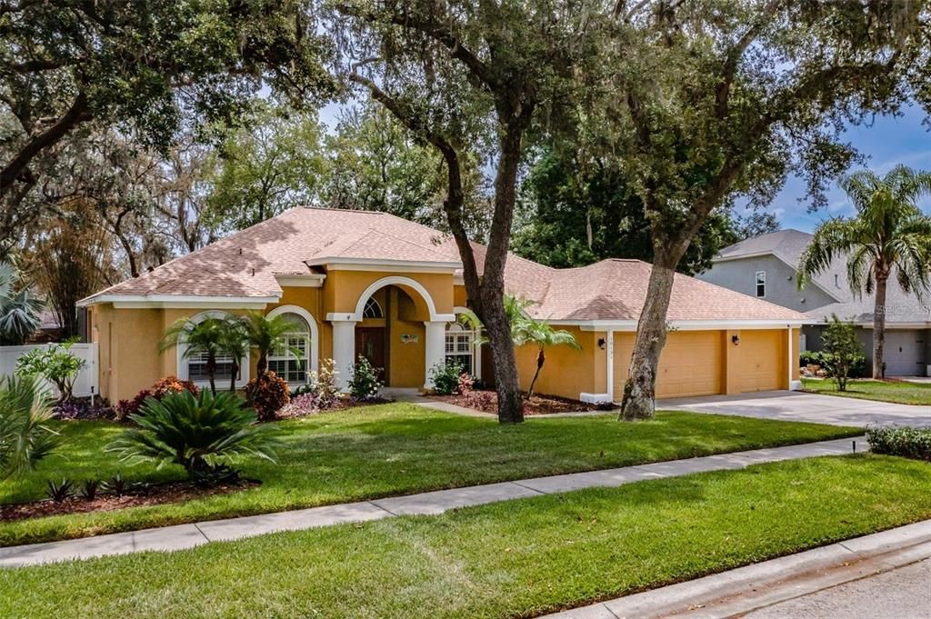 En Venta: $649,900 (4 camas, 3 baños, 2640 Pies cuadrados)