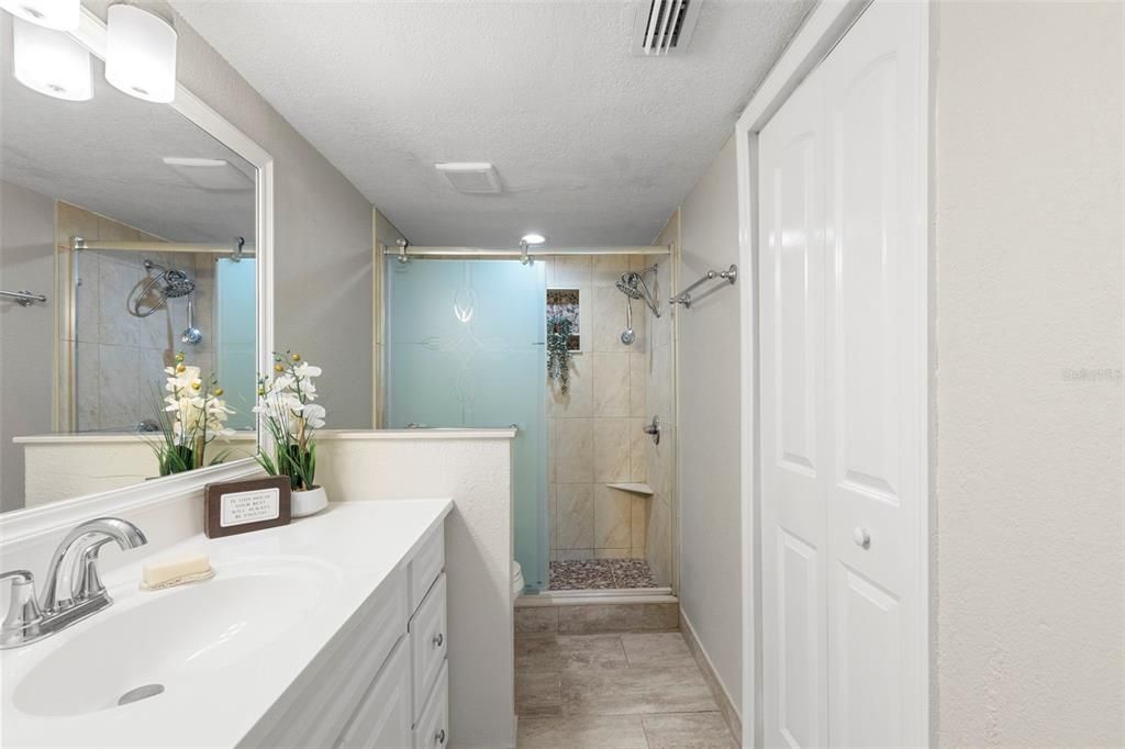 For Sale: $195,000 (3 beds, 2 baths, 1176 Square Feet)