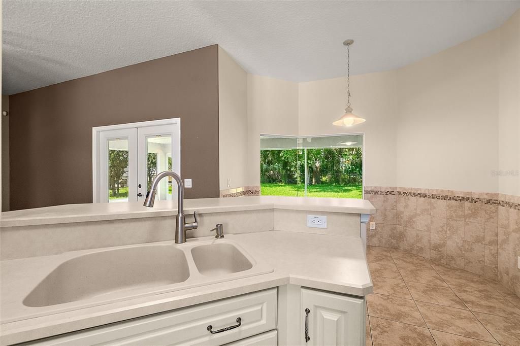 For Sale: $375,000 (3 beds, 2 baths, 2046 Square Feet)