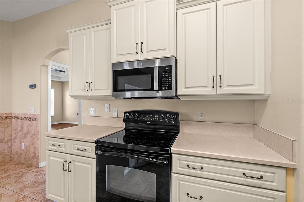 For Sale: $375,000 (3 beds, 2 baths, 2046 Square Feet)