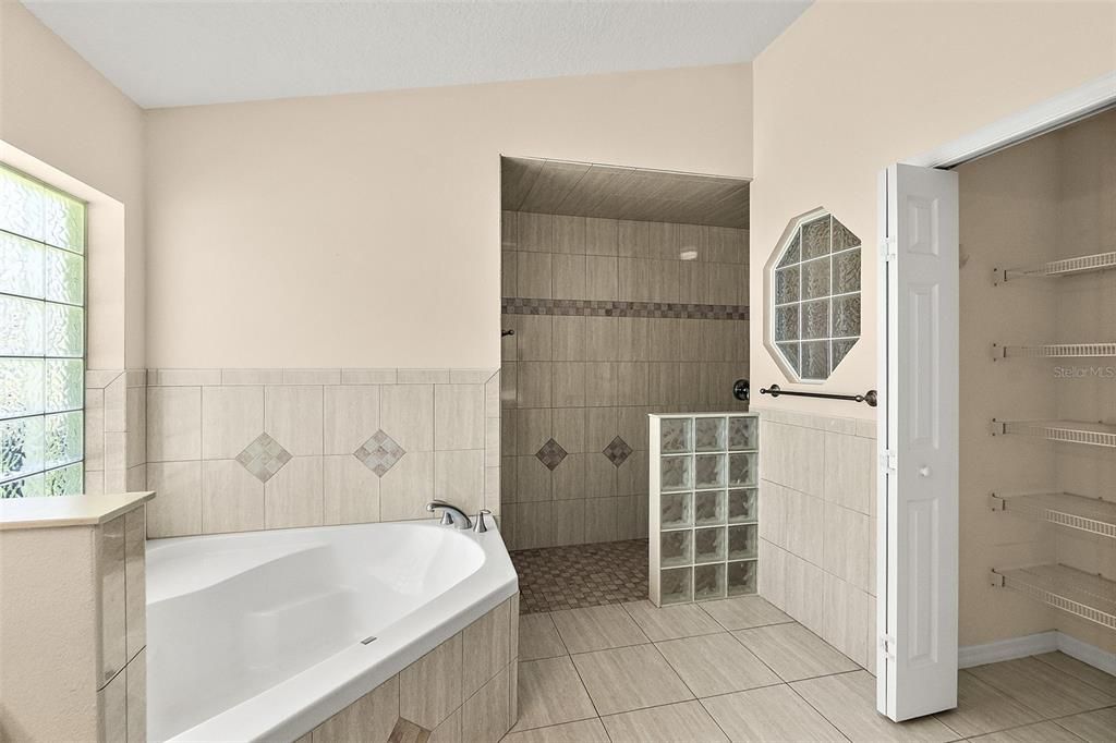 For Sale: $375,000 (3 beds, 2 baths, 2046 Square Feet)